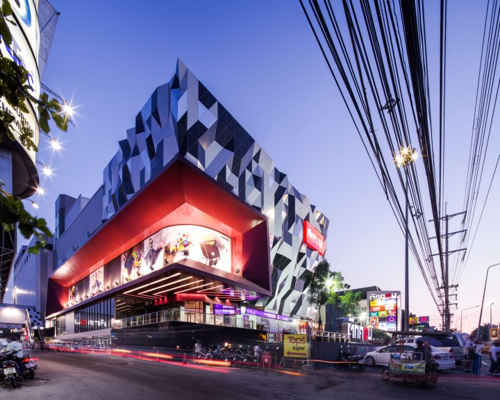 SS-TukCom-Sriracha-01