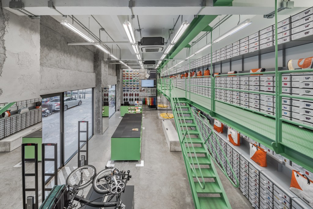 This image has an empty alt attribute; its file name is ss-freitag-silom-04.jpg